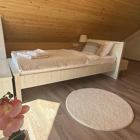 Haus Sonnenklang Sajkod بيت للعطل تيهاني